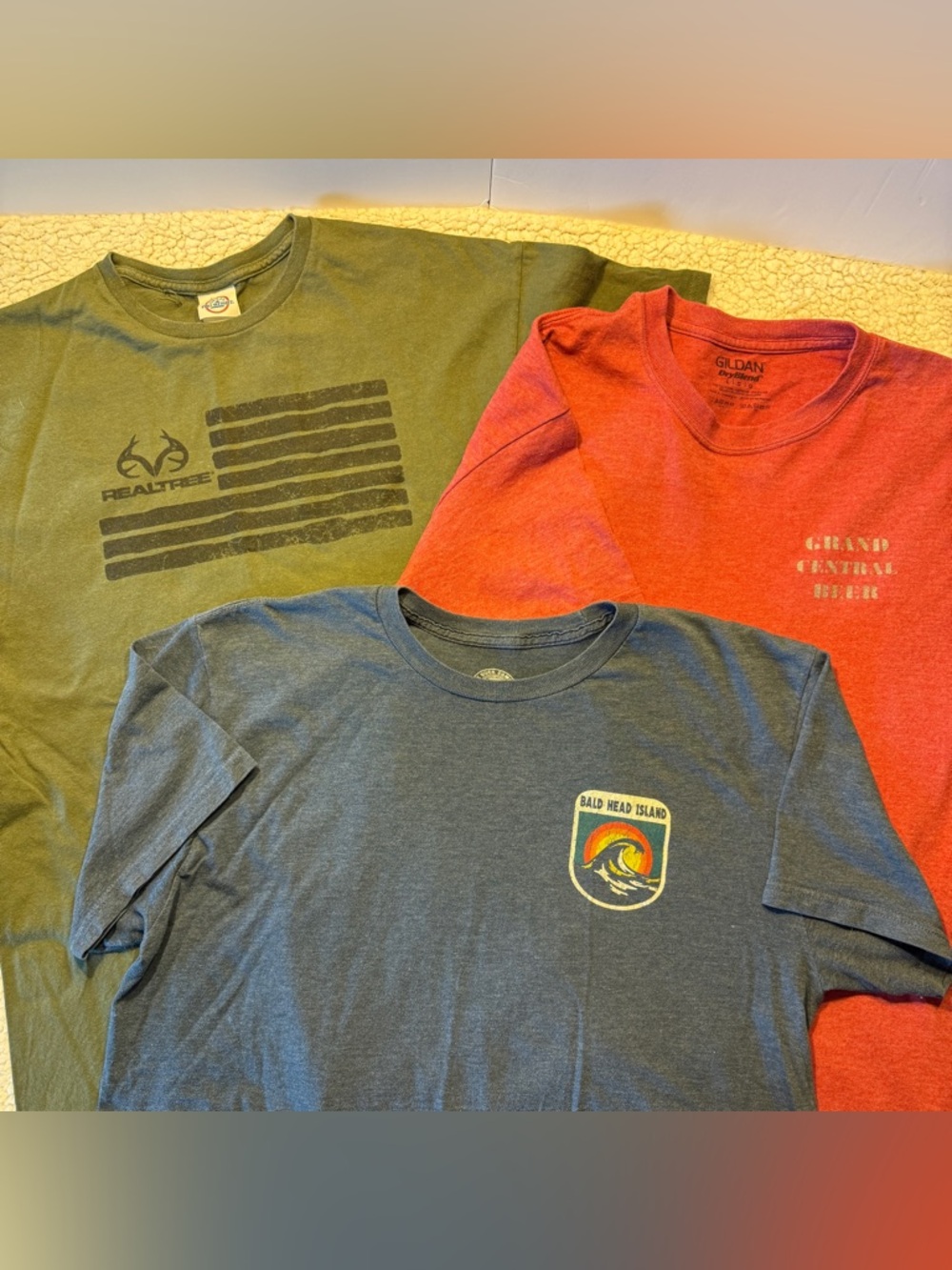 Mens  T-Shirt Pack. Real Tree Green, Bald Head Island Blue, & Red. Size Large.